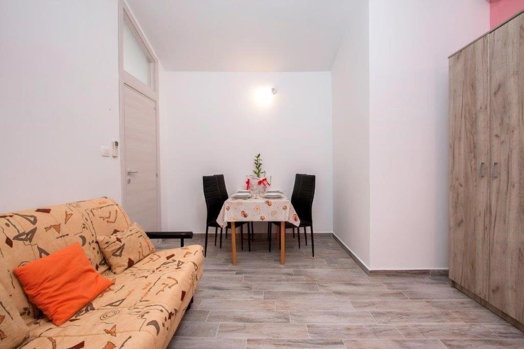 Pleasant Oriana Apartment Near The Sea-Pula Dış mekan fotoğraf